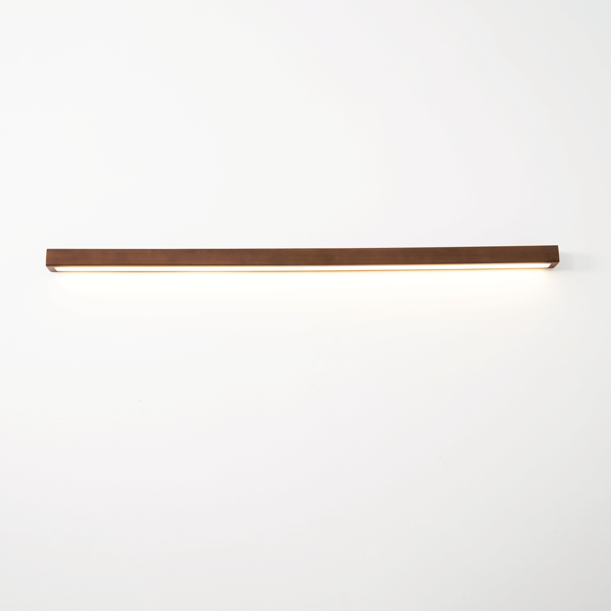 Applique Murale Bois Linéaire — Lumière Douce vers le Bas