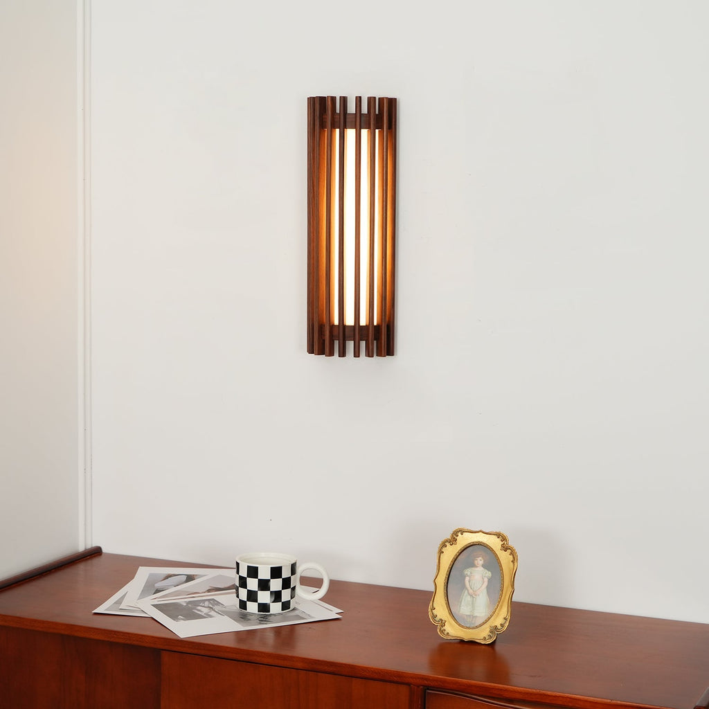 Applique Murale Lattes Noyer — Diffuseur Linéaire Vertical