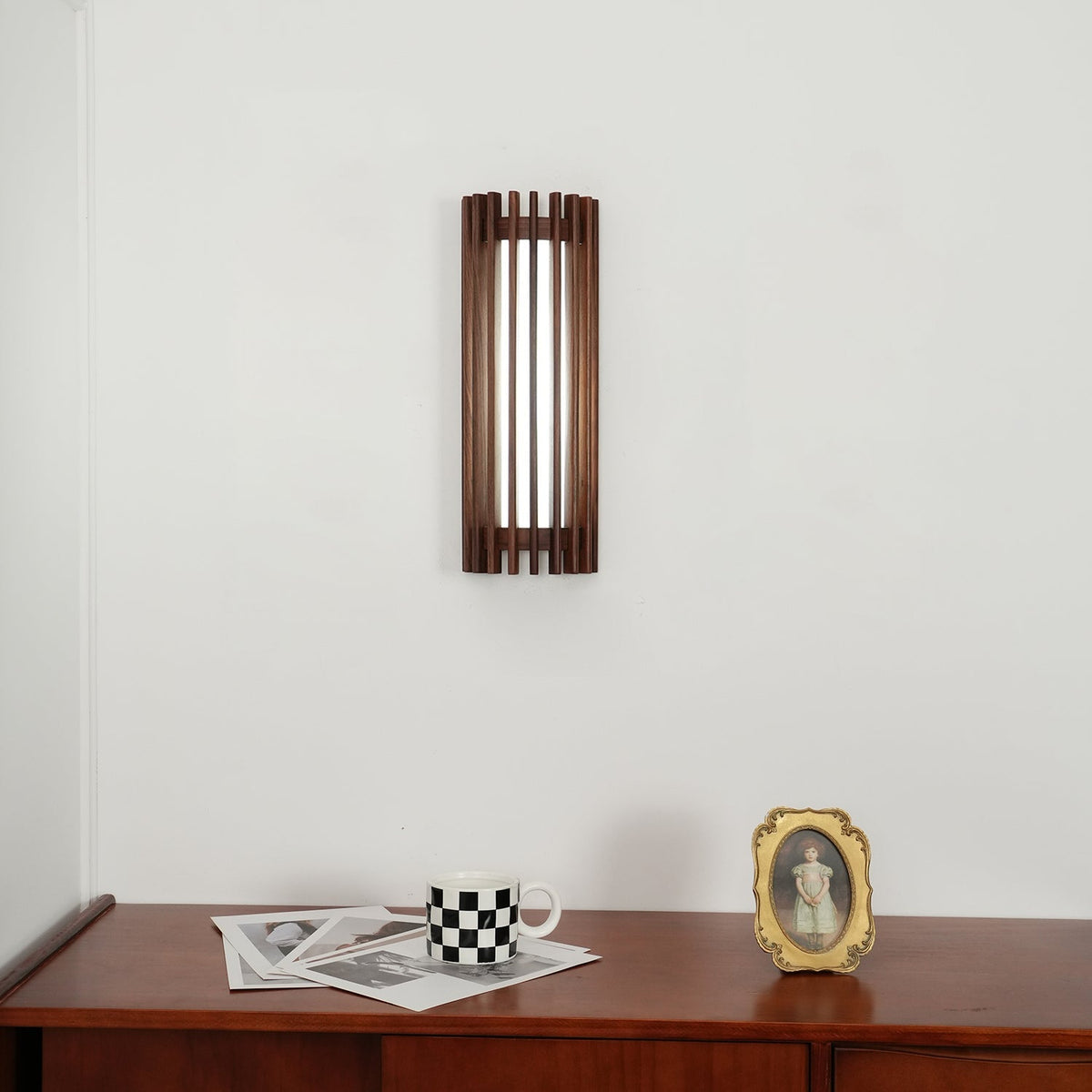Applique Murale Lattes Noyer — Diffuseur Linéaire Vertical