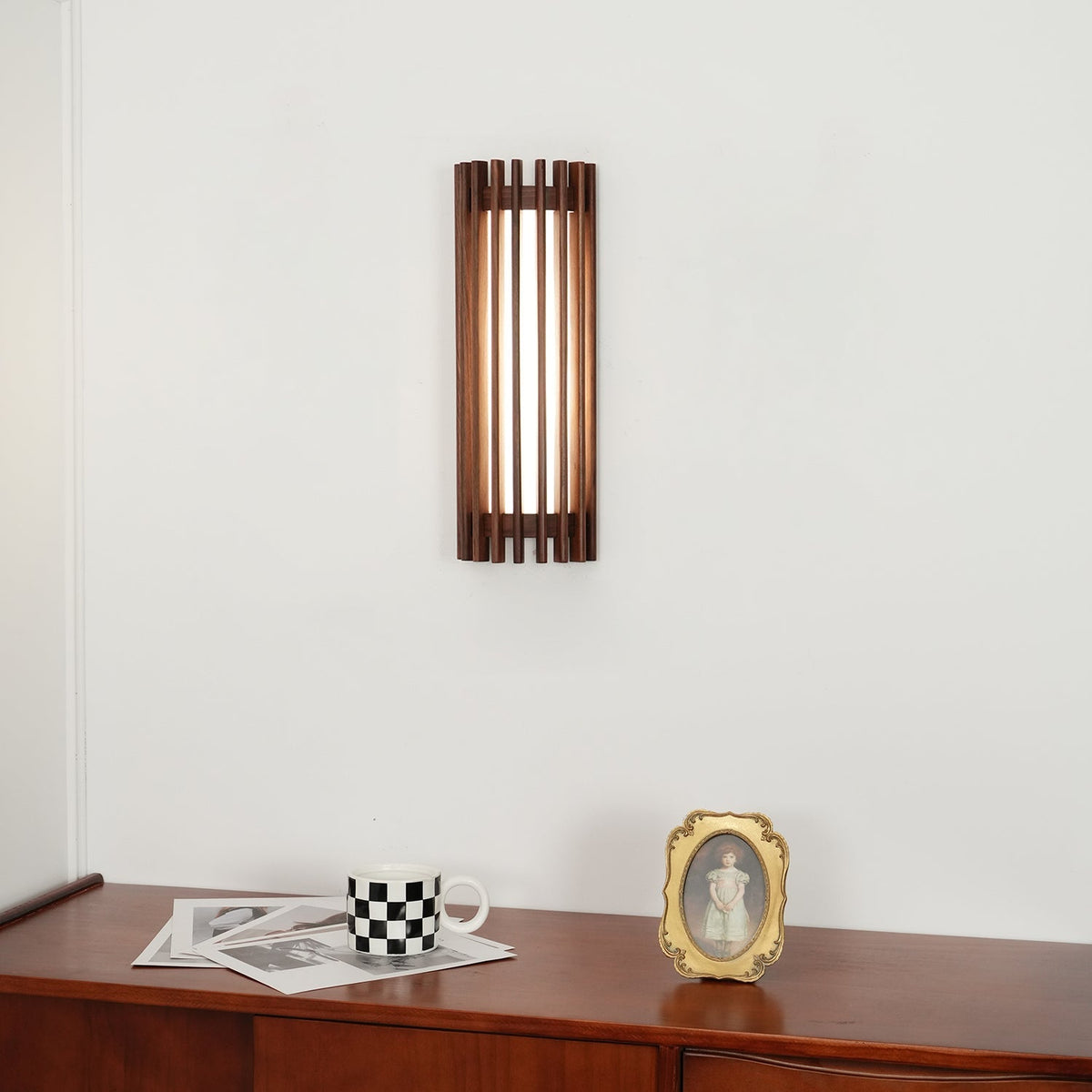 Applique Murale Lattes Noyer — Diffuseur Linéaire Vertical