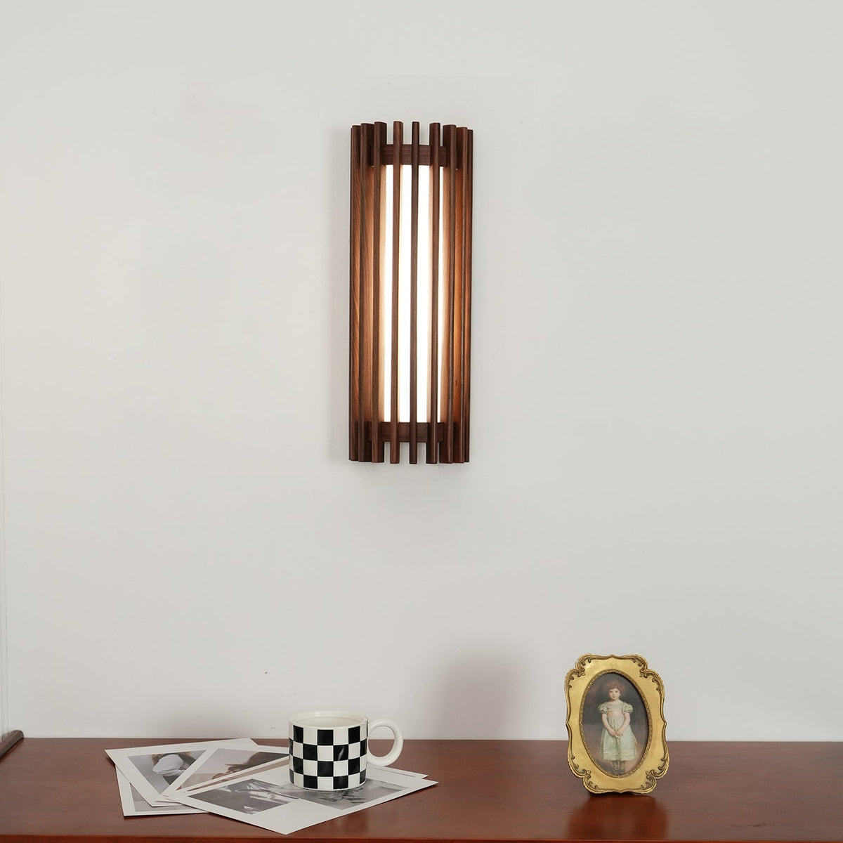 Applique Murale Lattes Noyer — Diffuseur Linéaire Vertical