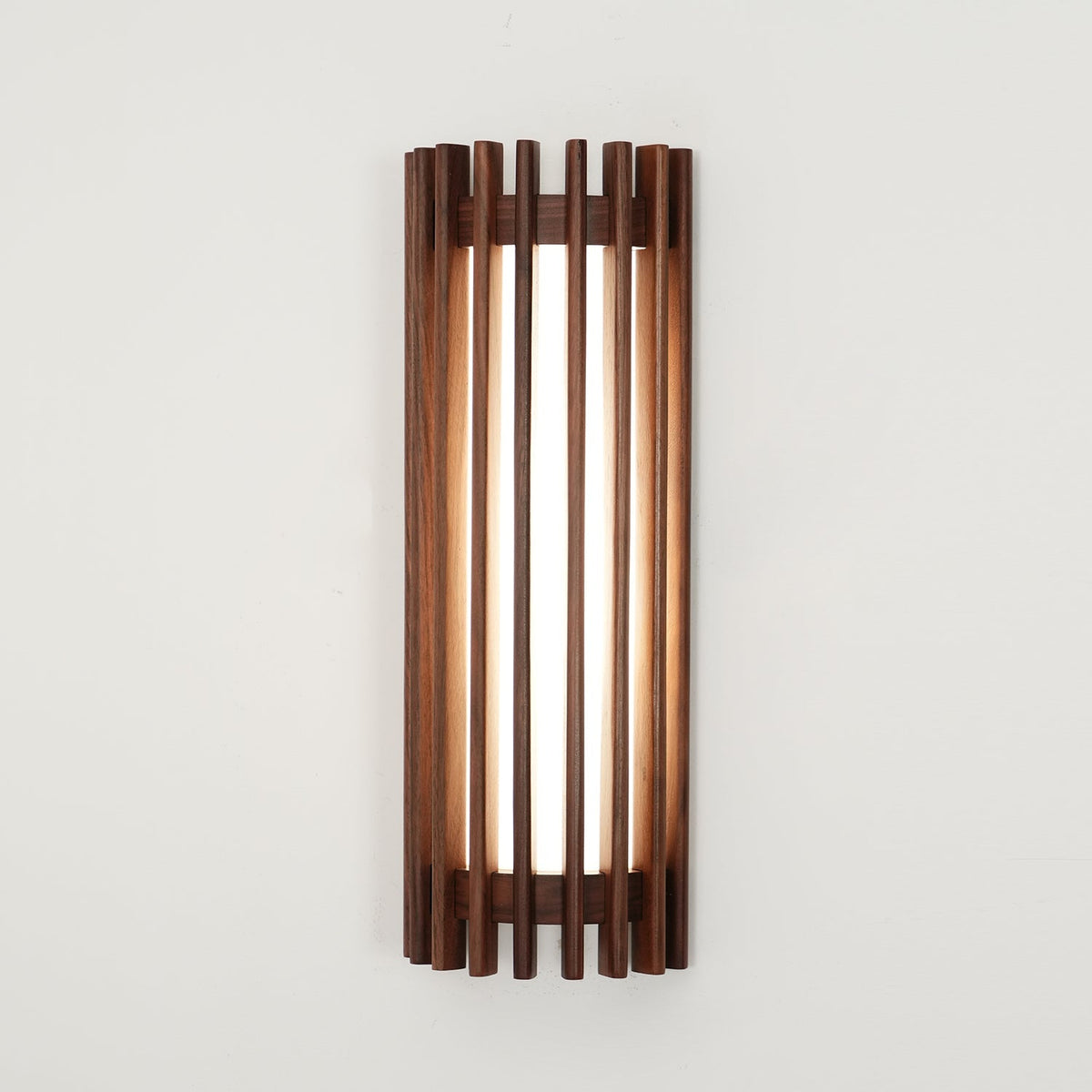 Applique Murale Lattes Noyer — Diffuseur Linéaire Vertical