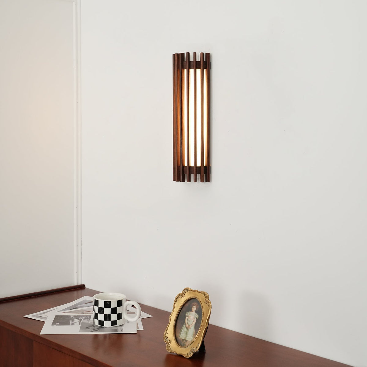Applique Murale Lattes Noyer — Diffuseur Linéaire Vertical