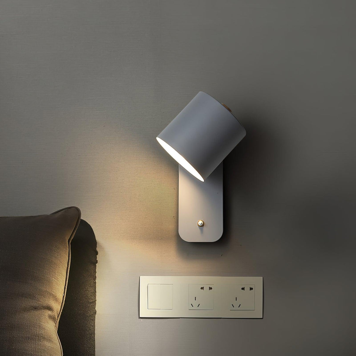 Applique Murale Orientable Métal — Spot Pivotant Design Minimaliste