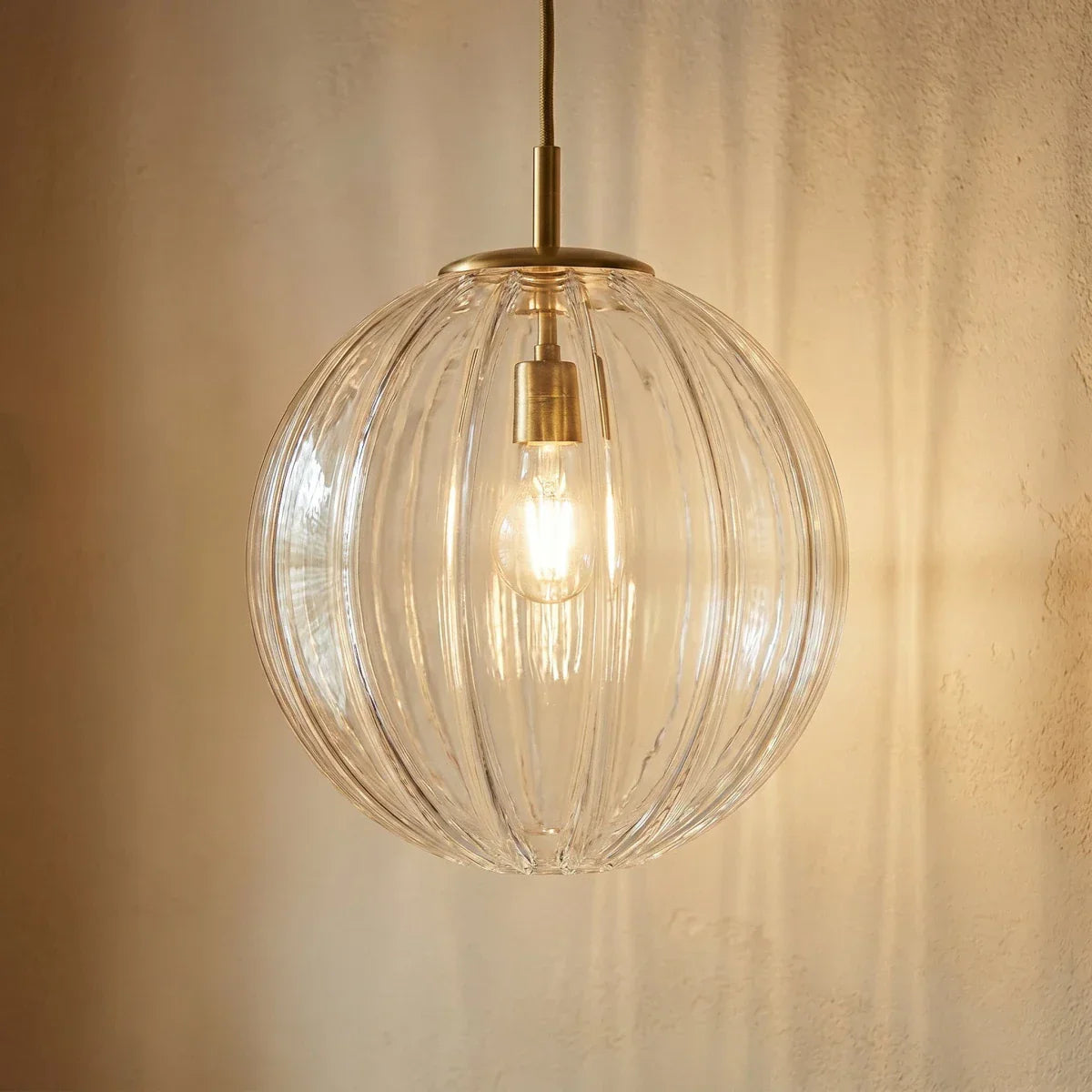 Suspension Fer Forgé et Verre Dôme — Industriel Élégant