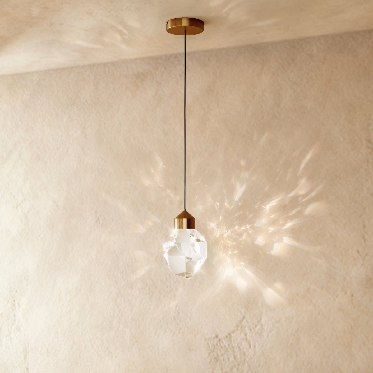 Suspension Cristal et Aluminium — Détails Scintillants