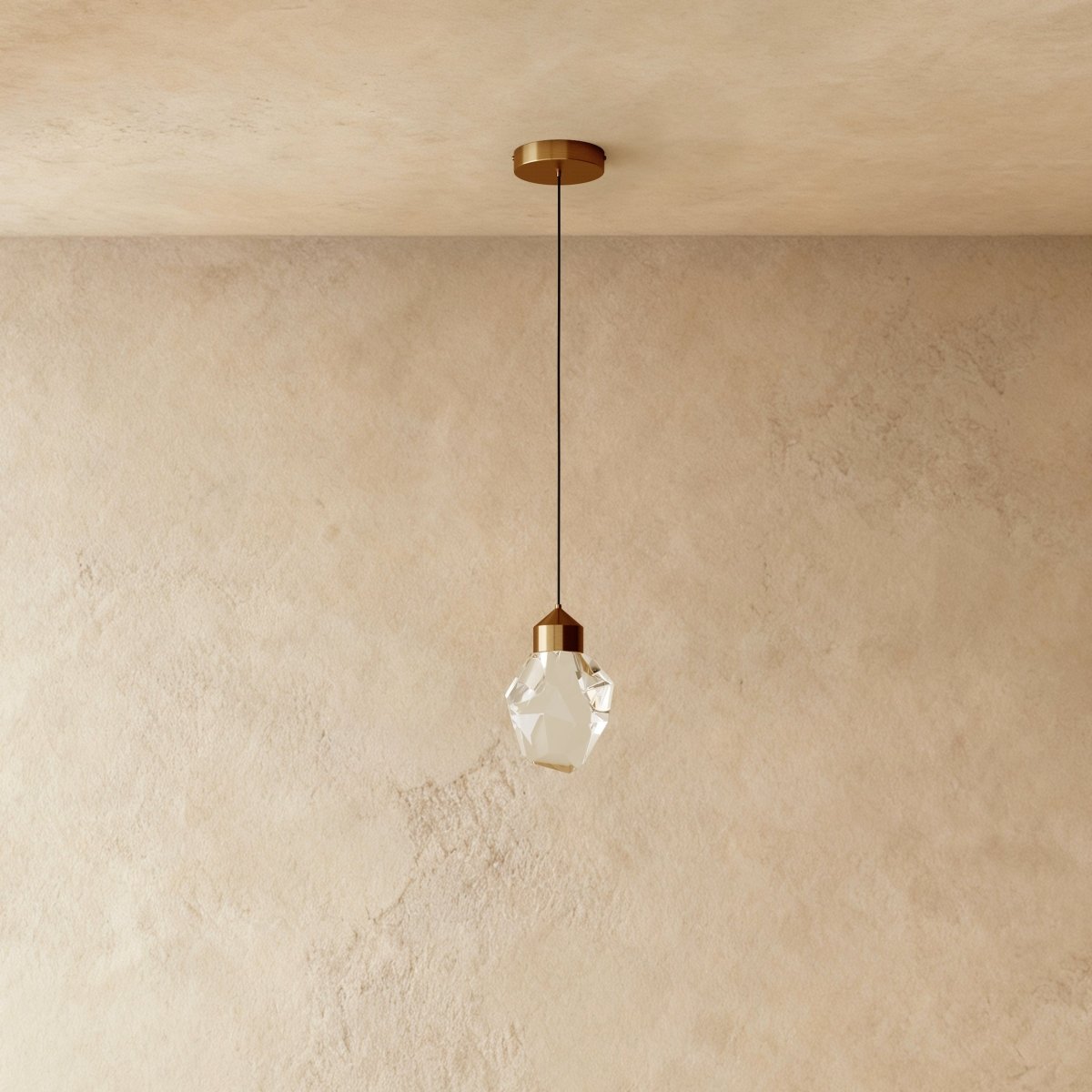 Suspension Cristal et Aluminium — Détails Scintillants