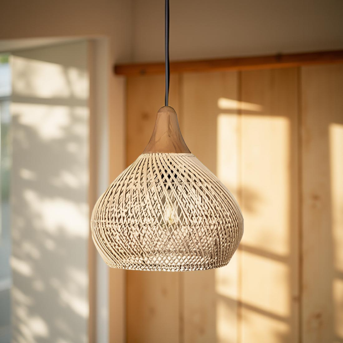 Suspension Rotin Tressé Main — Dôme Artisanal