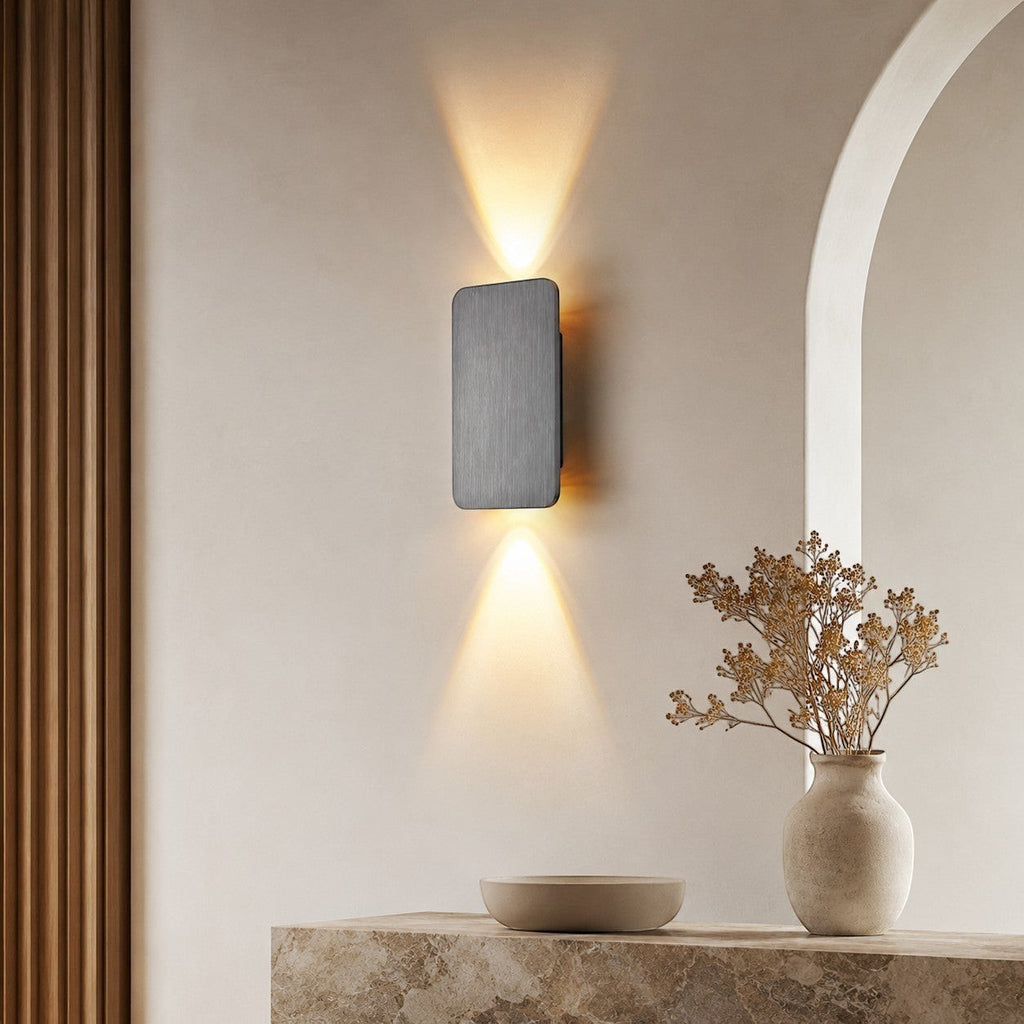 Lumiris applique murale rectangulaire grise à éclairage haut-bas, design moderne pour salon et chambre.