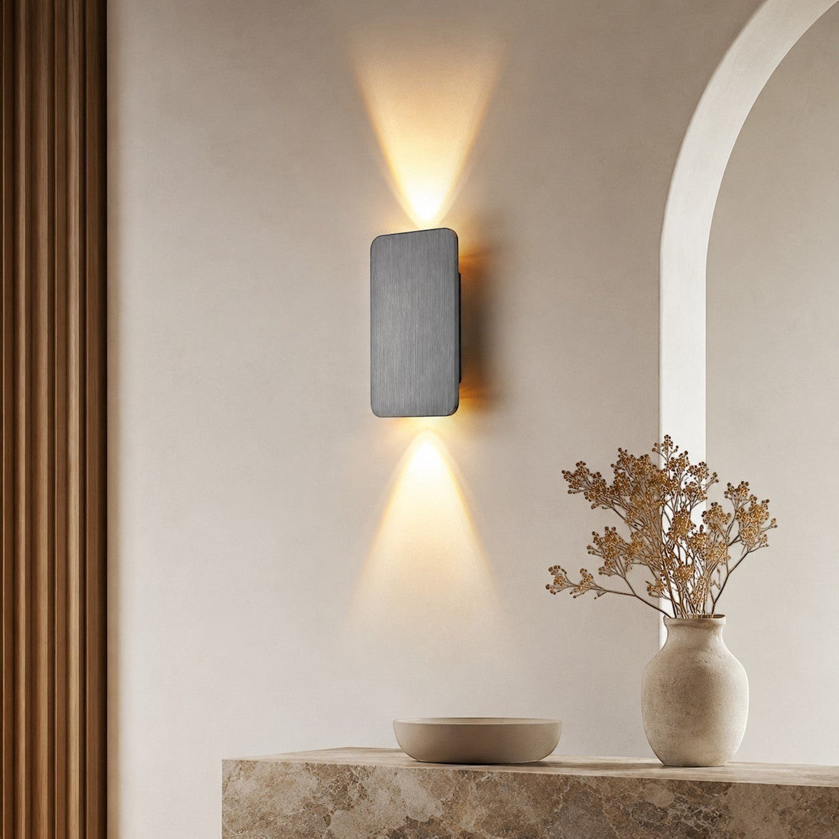 Lumiris applique murale rectangulaire grise à éclairage haut-bas, design moderne pour salon et chambre.