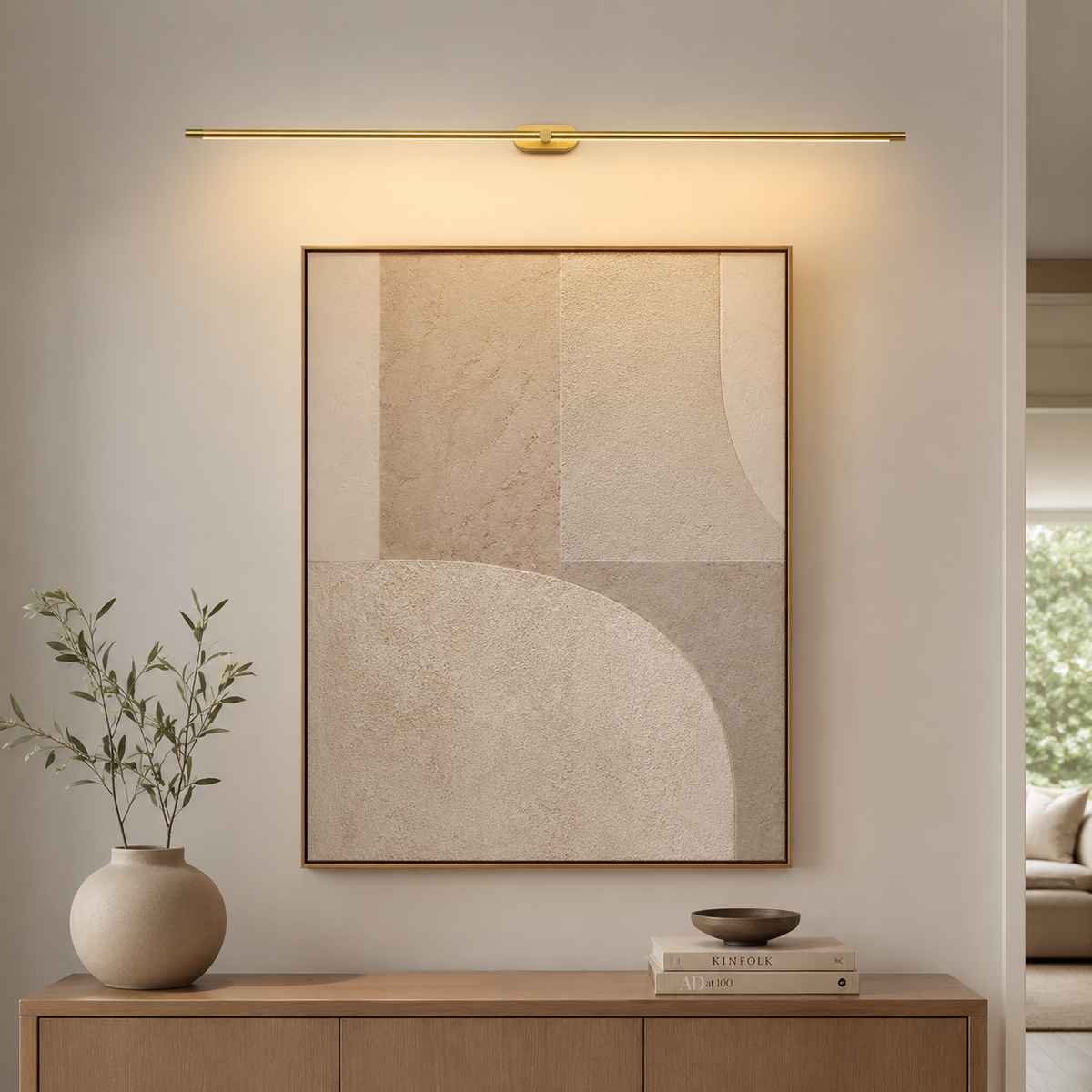 Applique murale Lumiris dorée au design moderne, rechargeable, avec interrupteur tactile et lumière chaude.