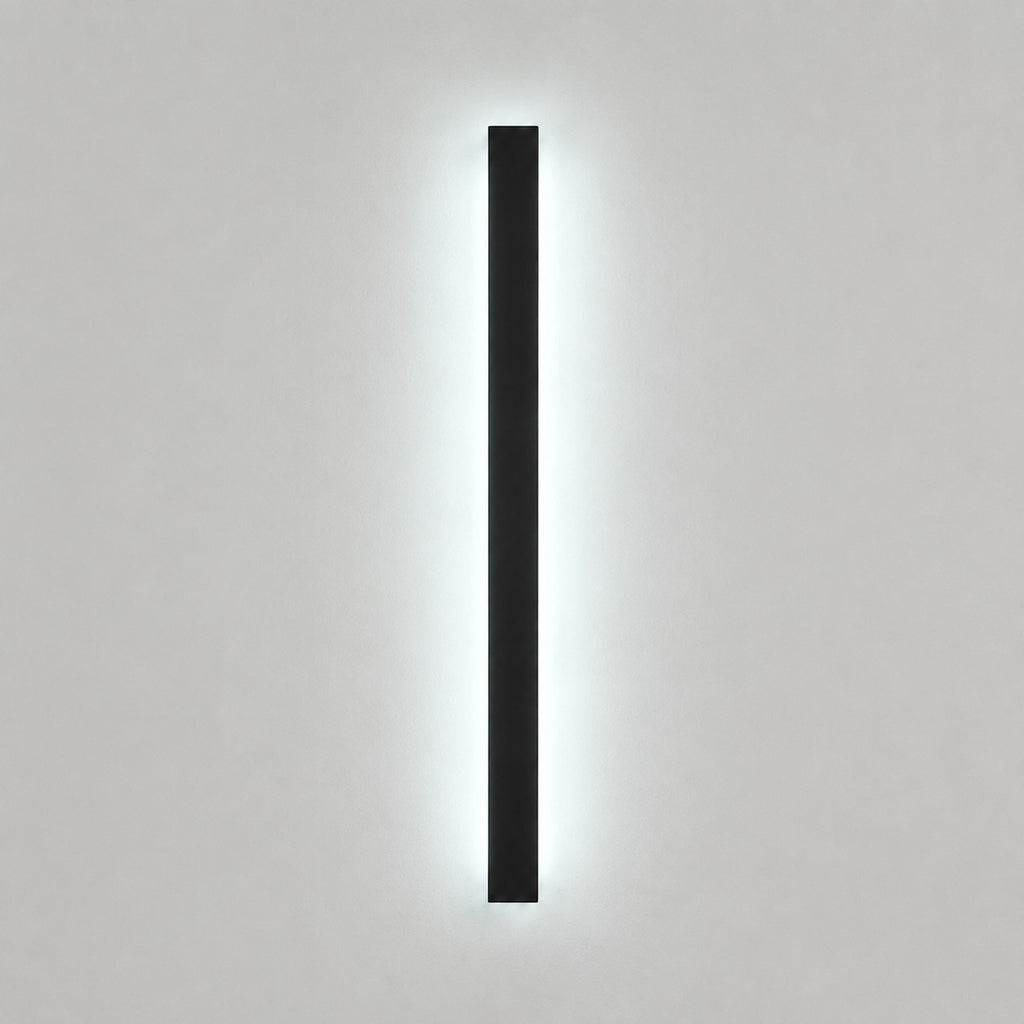 Applique murale extérieure Lumiris en métal noir, éclairage LED vertical, design moderne pour façade et jardin.