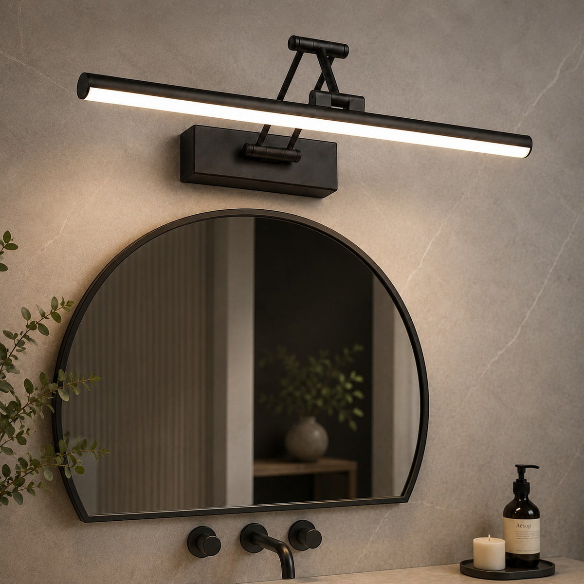 Lumiris applique murale linéaire en métal noir réglable avec éclairage LED froid, idéale pour salle de bain ou salon.