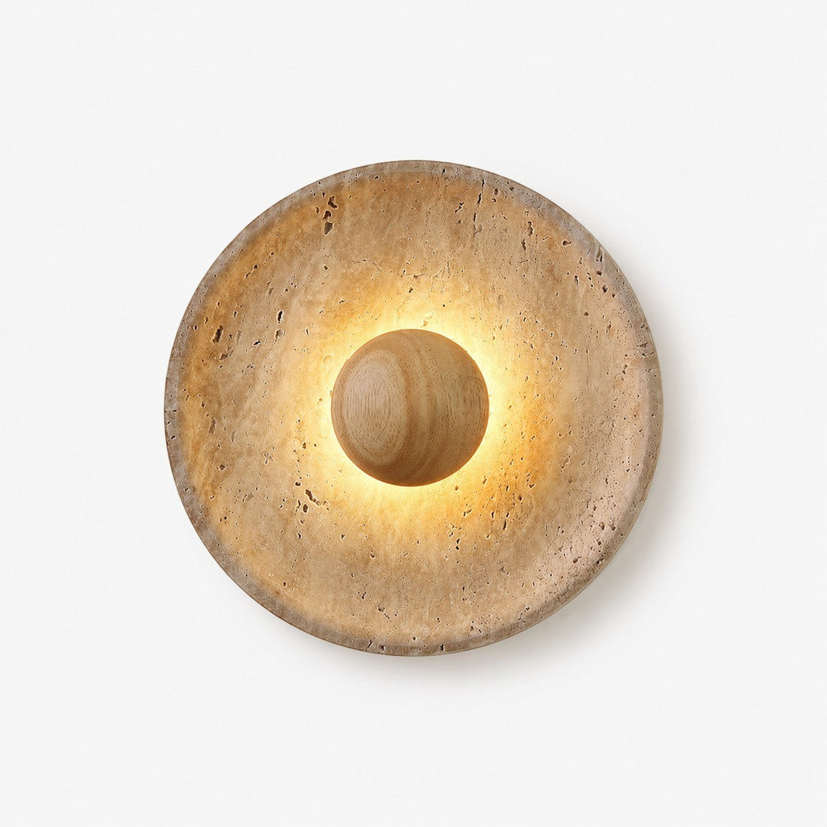 Lumiris applique murale sculpturale en travertin et bois, éclairage doux et texturé, design moderne.