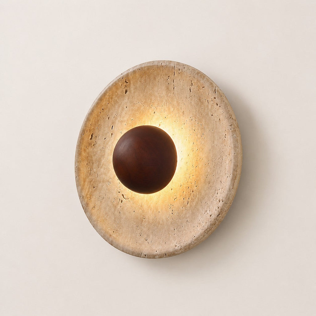 Lumiris applique murale sculpturale en travertin et bois, lumière chaude, design moderne
