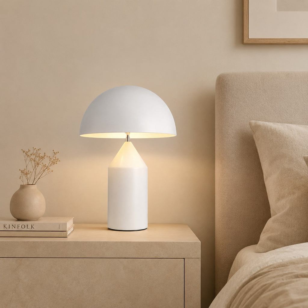 Lampe de table champignon blanche en métal par Lumiris, design moderne pour bureau ou chambre.