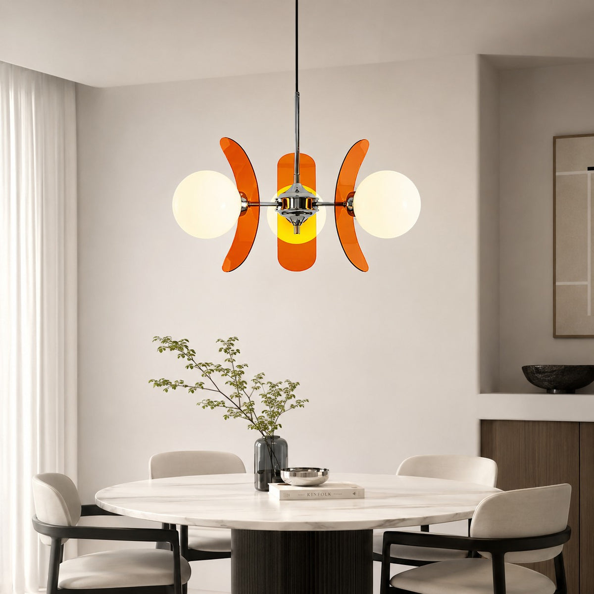 Lumiris lustre suspendu design floral orange et chrome avec 3 globes lumineux, idéal pour salon ou chambre.