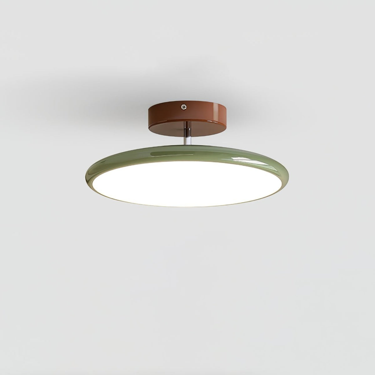 Plafonnier LED Lumiris vert et marron en métal et acrylique, design orientable pour salon et cuisine.